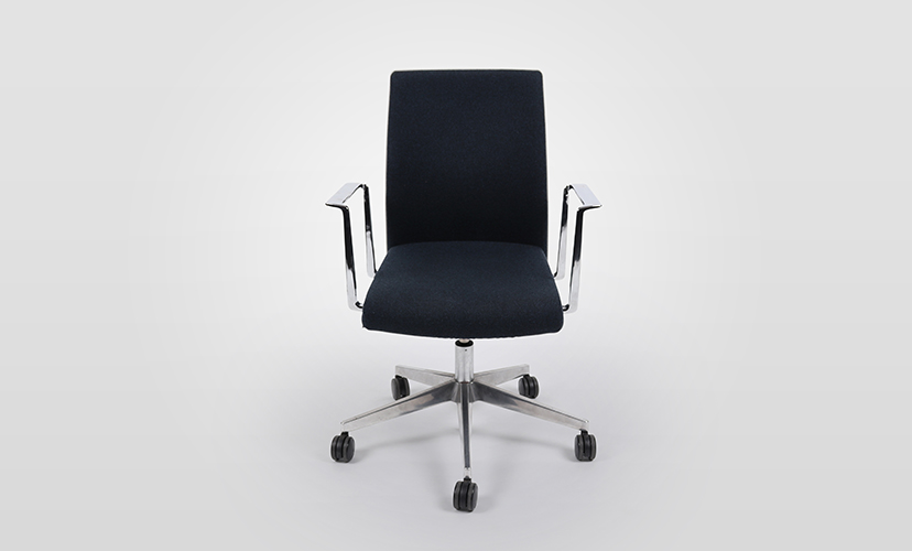 Muga Swivel Chair