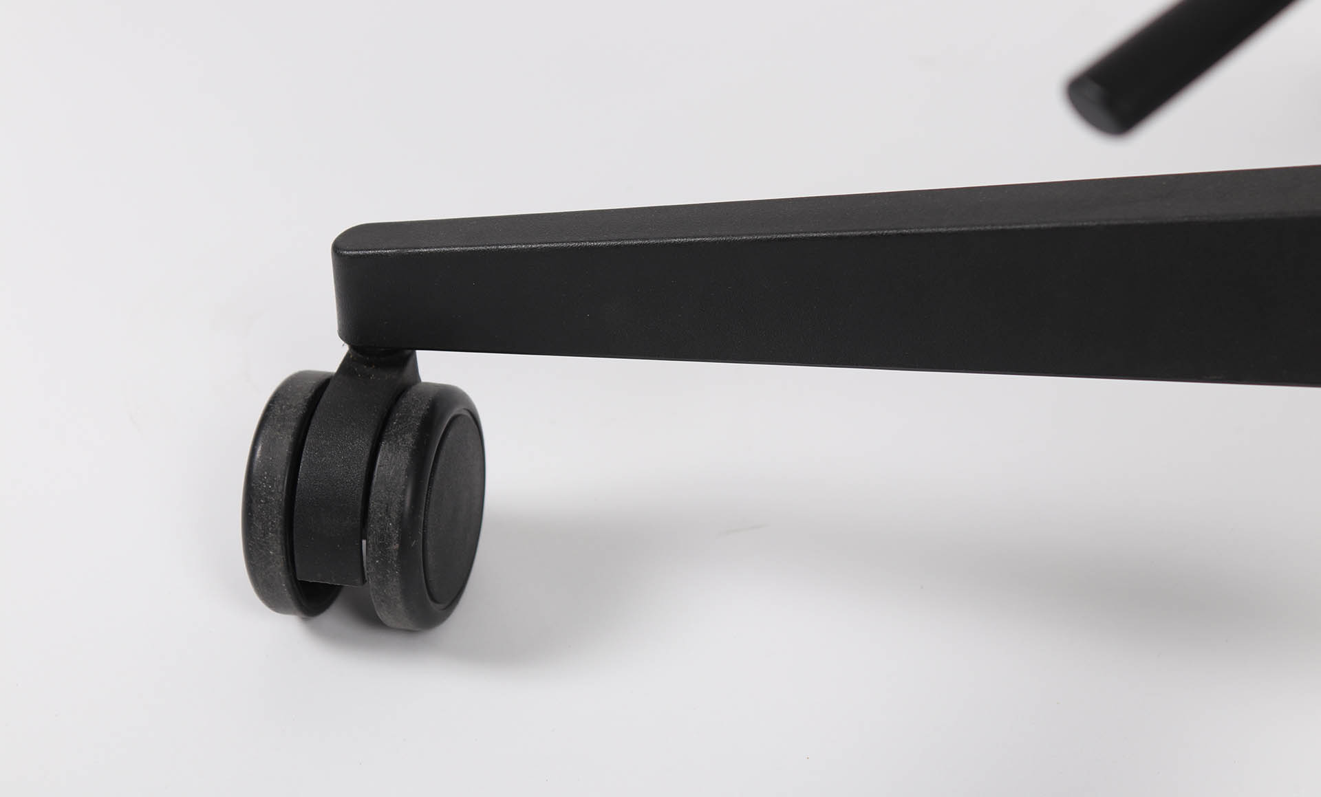 Kabi 5-Way Castor Chair - Image 8