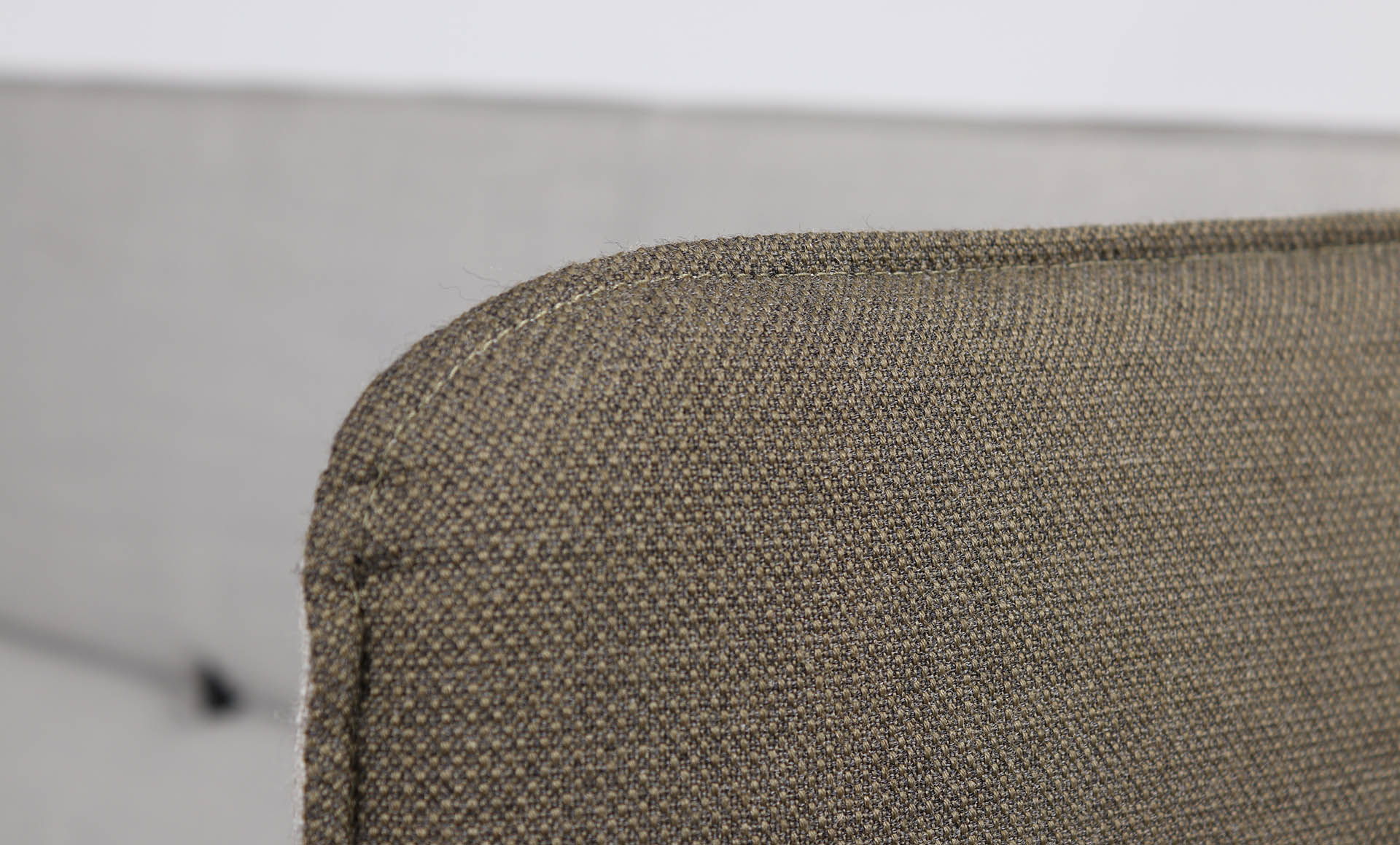 Adapt 3-Seat Midback Lounge With Rear Table - Image 8
