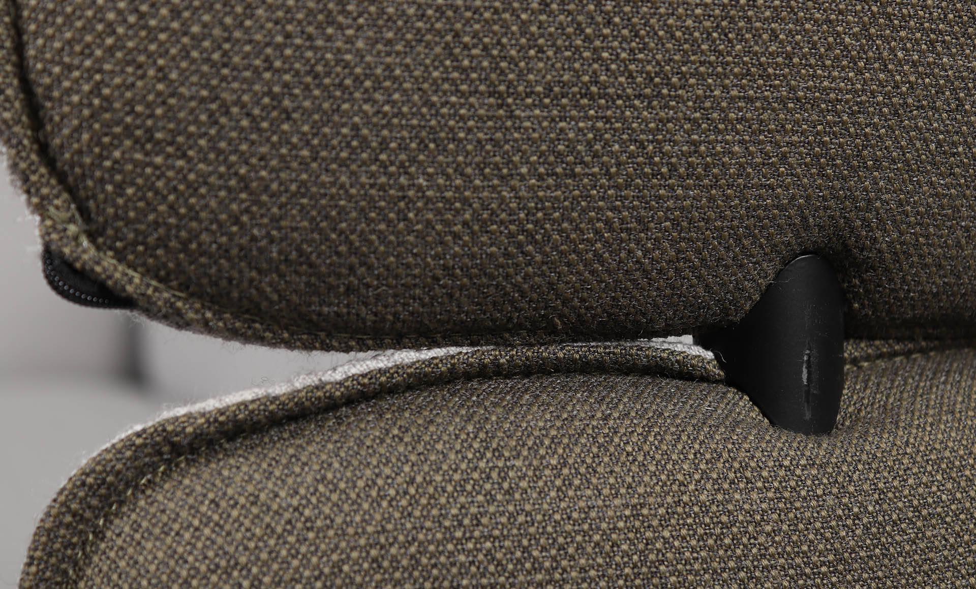 Adapt 3-Seat Midback Lounge With Rear Table - Image 10