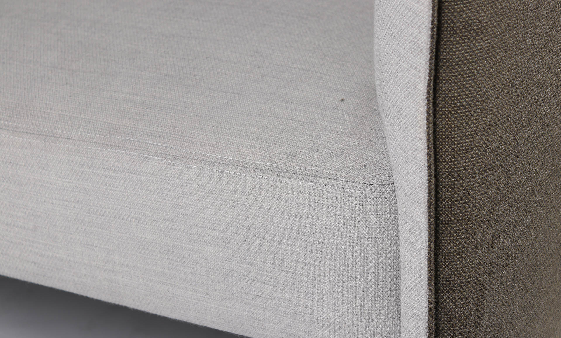 Adapt 3-Seat Midback Lounge With Rear Table - Image 11