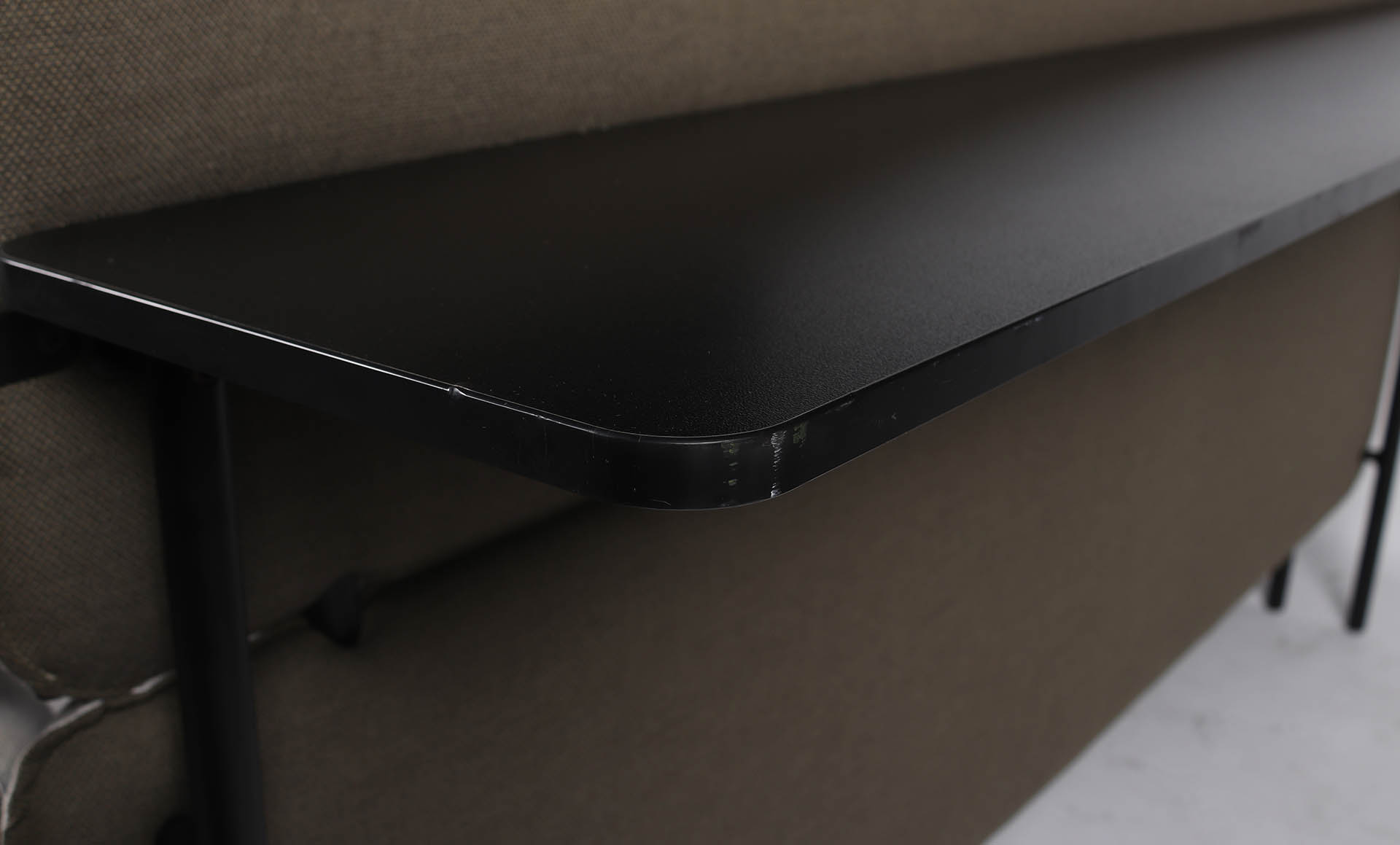Adapt 3-Seat Midback Lounge With Rear Table - Image 15