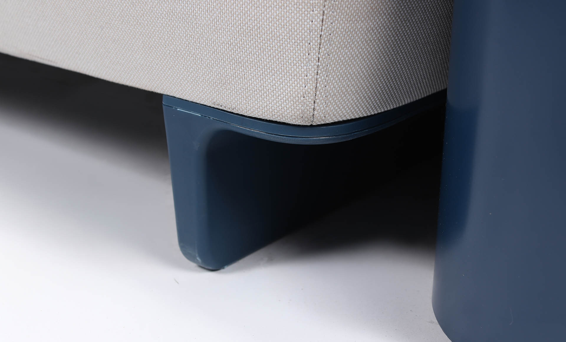 Ralik Ottoman With Storage - Image 8