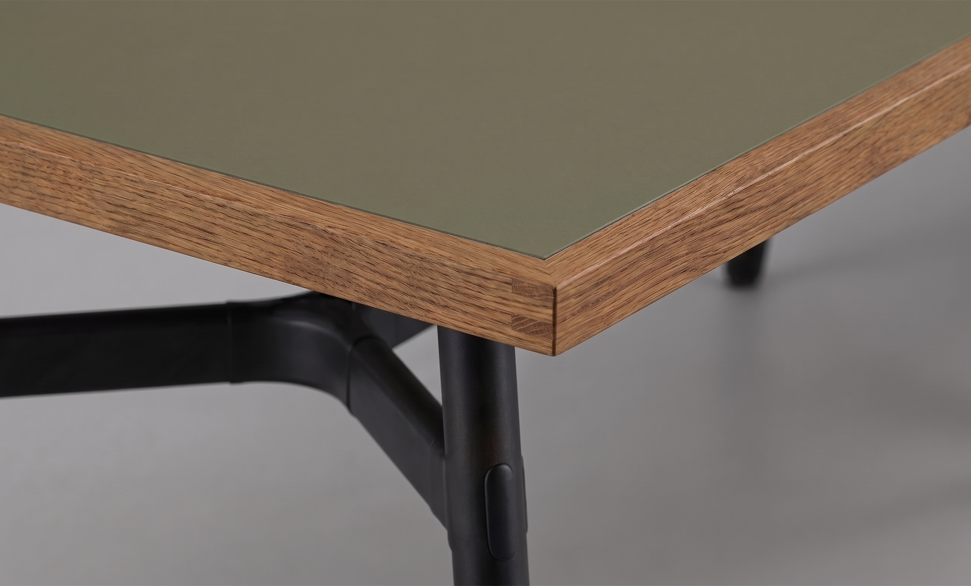 Okidoki Meeting Table - Image 4
