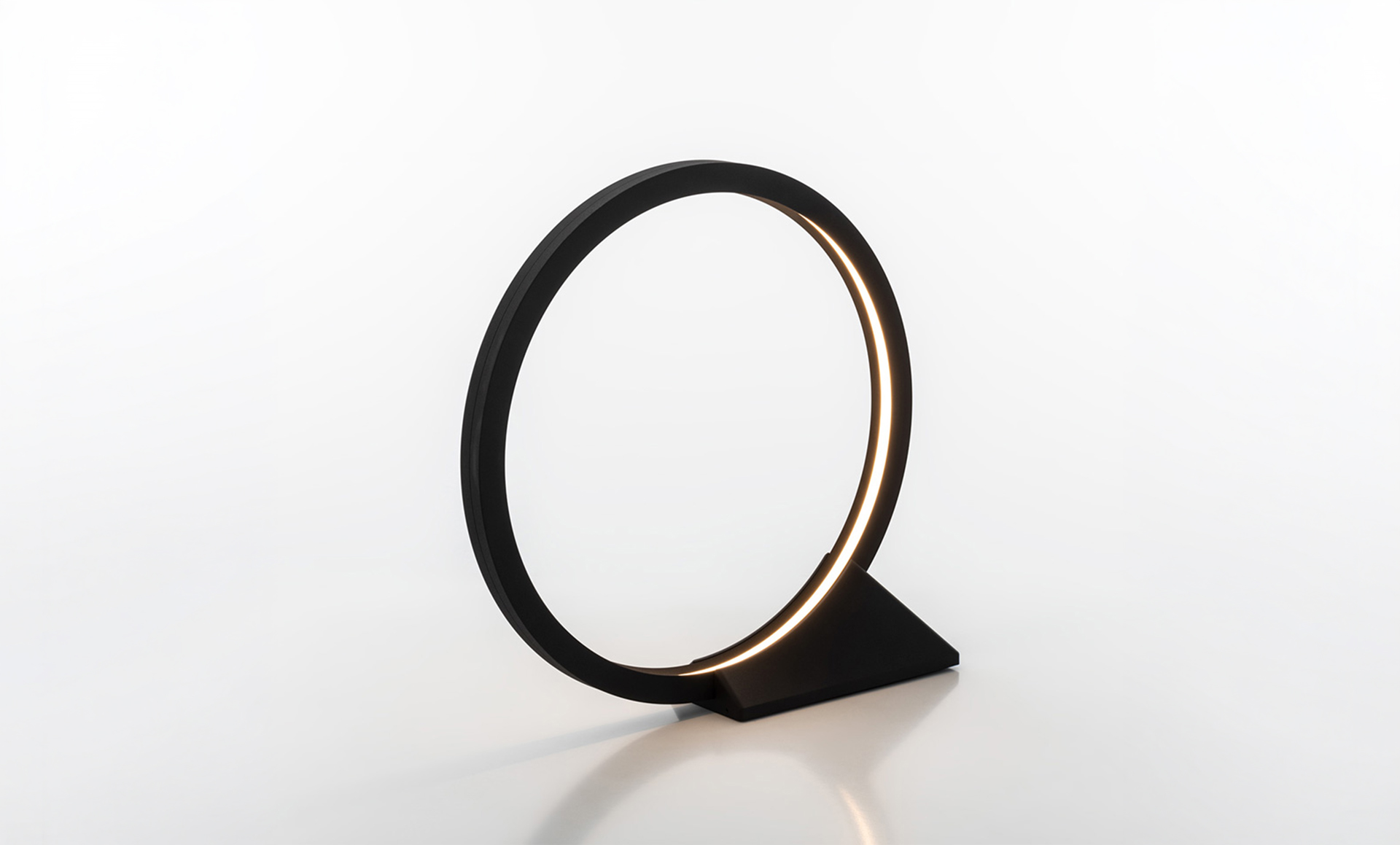“O” 45 – Wall/Ceiling Lamp
