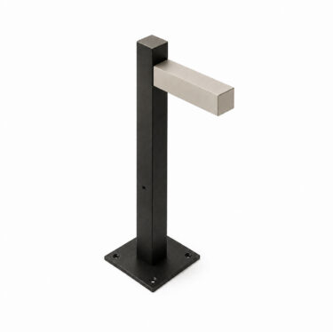 Walking Palo – Pole 600 – 1 Head – A 60H Outdoor Floor Lamp | Designer Lighting
